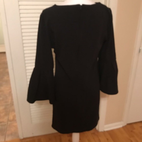 Black sheath with pleated bell sleeves - Picture 7 of 7